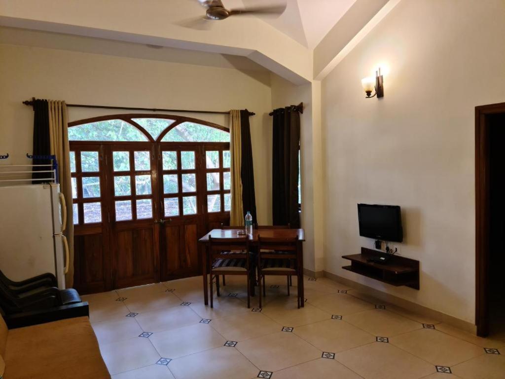 Coastal Suites Apart Hotel ---- 8 Minutes Walk To Beach Benaulim Bagian luar foto