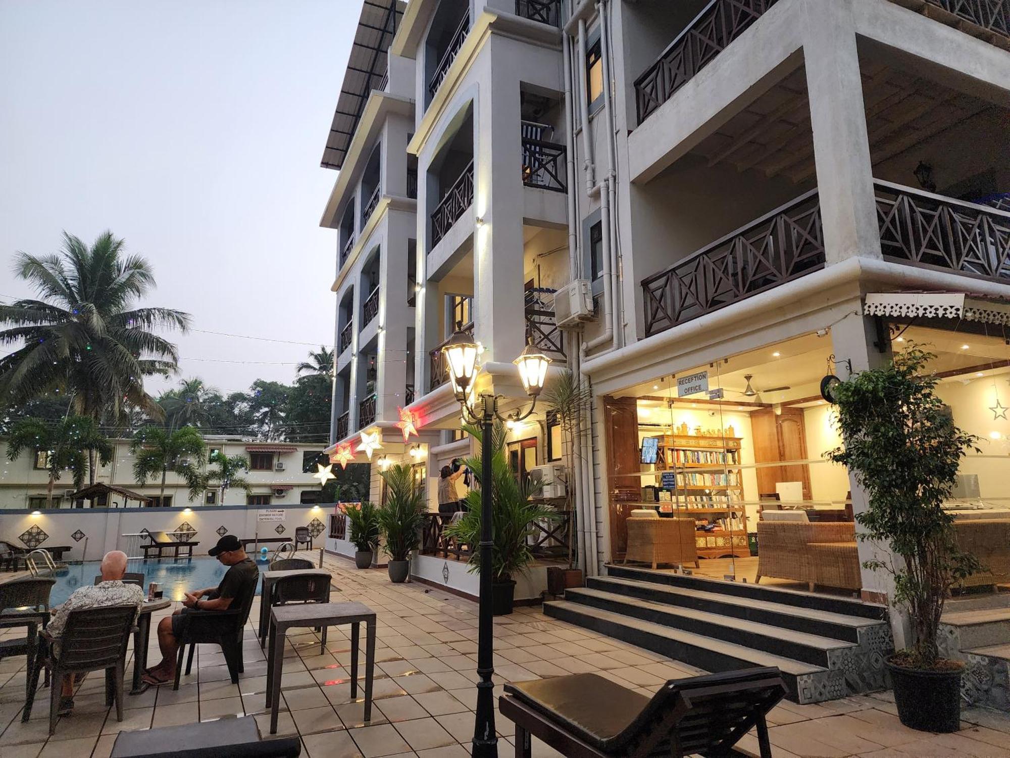 Coastal Suites Apart Hotel ---- 8 Minutes Walk To Beach Benaulim Bagian luar foto